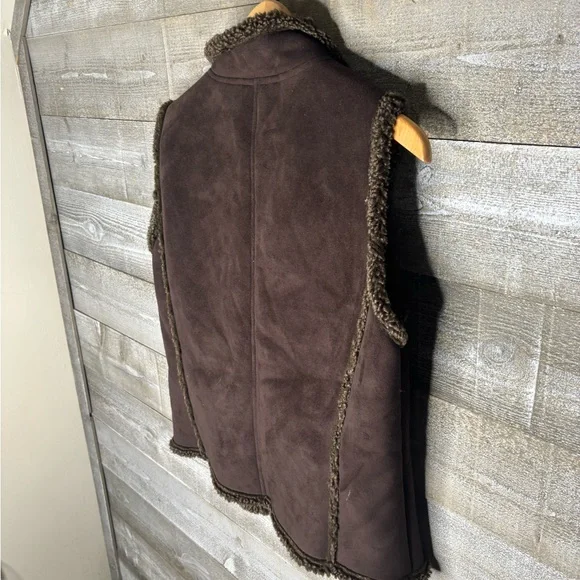 L.L. Bean Women's Dark Brown Shearling suede sherpa Vest - Picture 2 of 3